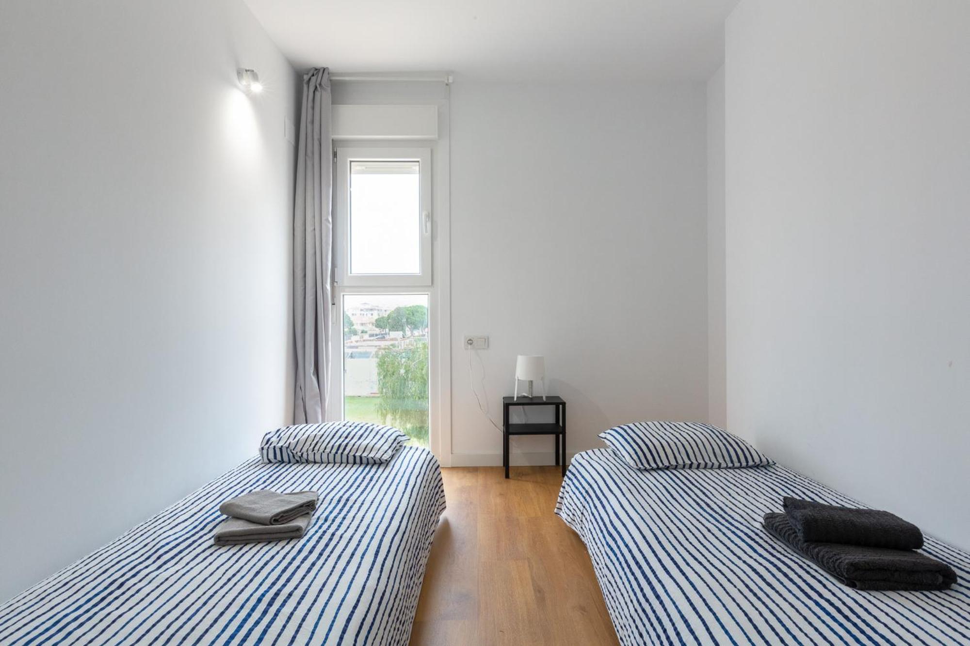 Apartamentos En Canet Al Mar, Junto Playa Y Con Piscina Canet d'En Berenguer Exterior photo